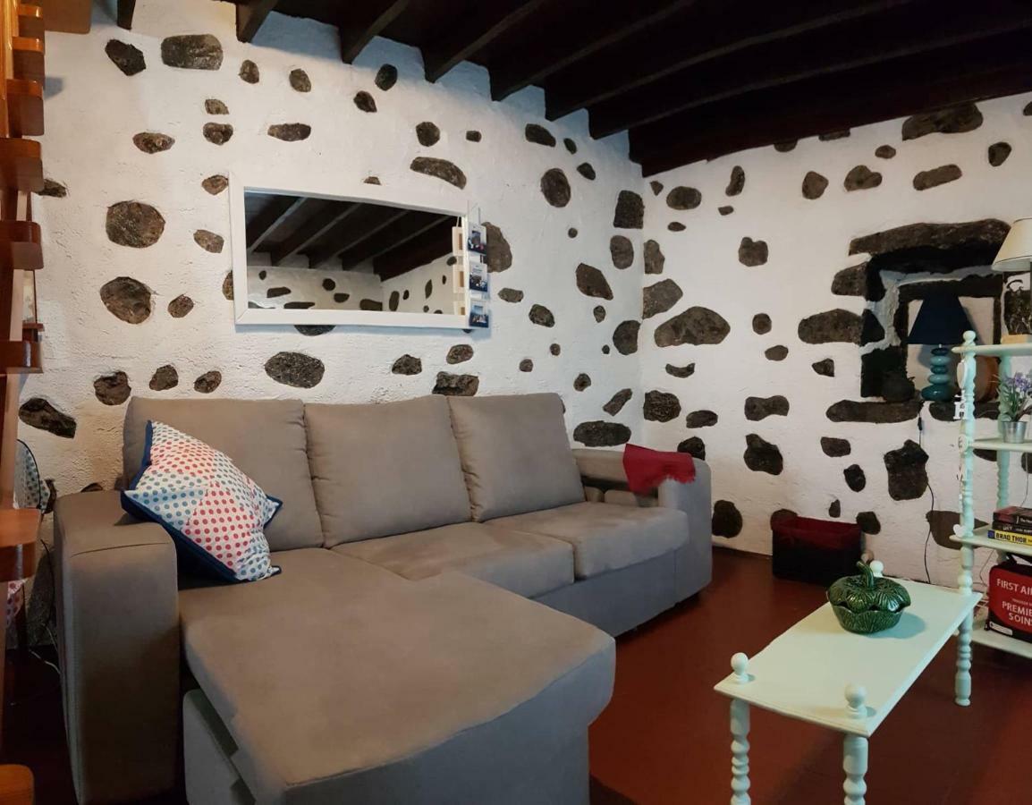 Join Our Relaxed House Near The Beach - Mosteiros Exterior photo