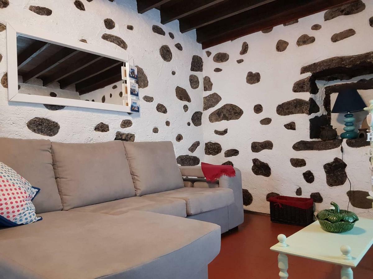 Join Our Relaxed House Near The Beach - Mosteiros Exterior photo